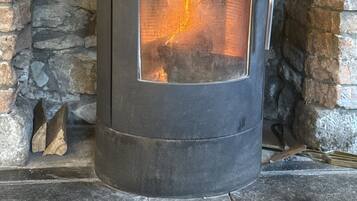 Double Room, Ensuite | Bar (on property)