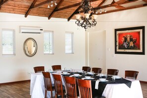 In-room dining - Ilawu Hotel (Pietermaritzburg)