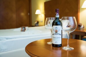 Deluxe Single Room, City View | Egyptian cotton sheets, premium bedding, memory foam beds, minibar - Hotel Beyfin (Cluj-Napoca)