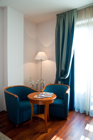 Egyptian cotton sheets, premium bedding, memory foam beds, minibar - Hotel Beyfin (Cluj-Napoca)