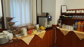 Daily buffet breakfast (RON 60 per person)