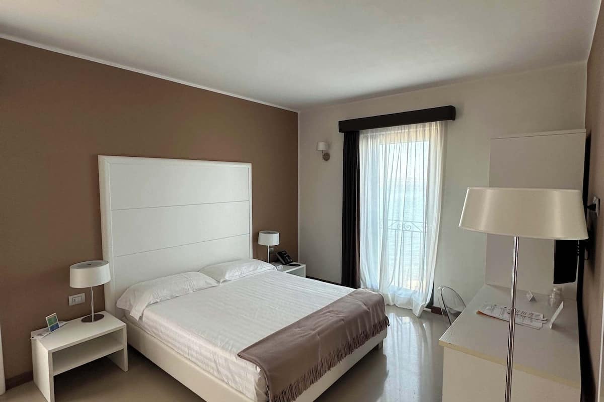 superior double room single use, sea view | minibar, in-room safe, soundproofing, free wifi
