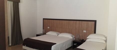 Minibar, in-room safe, soundproofing, free WiFi