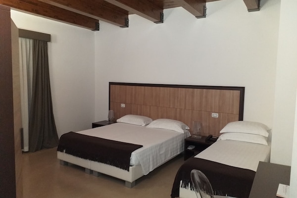 Minibar, in-room safe, soundproofing, free WiFi