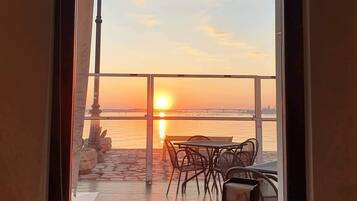 Superior-Doppel- oder -Zweibettzimmer, Balkon, Meerblick | Balkon