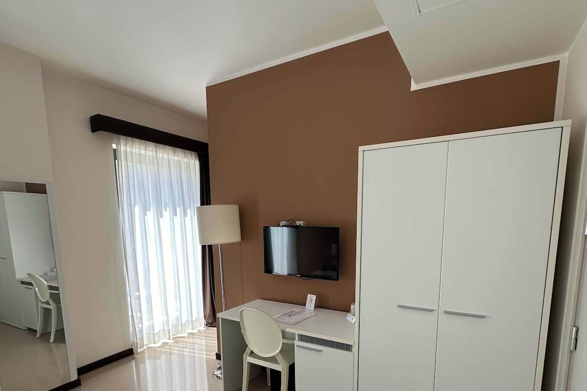 Minibar, caja de seguridad en la habitación y sistema de insonorización 