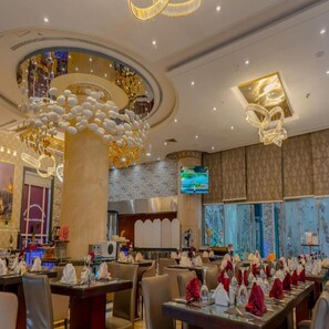 Restaurant - Sunday Hotel Kingdom Towers Formerly Warwick Al Dabab Hotel (Riyadh)
