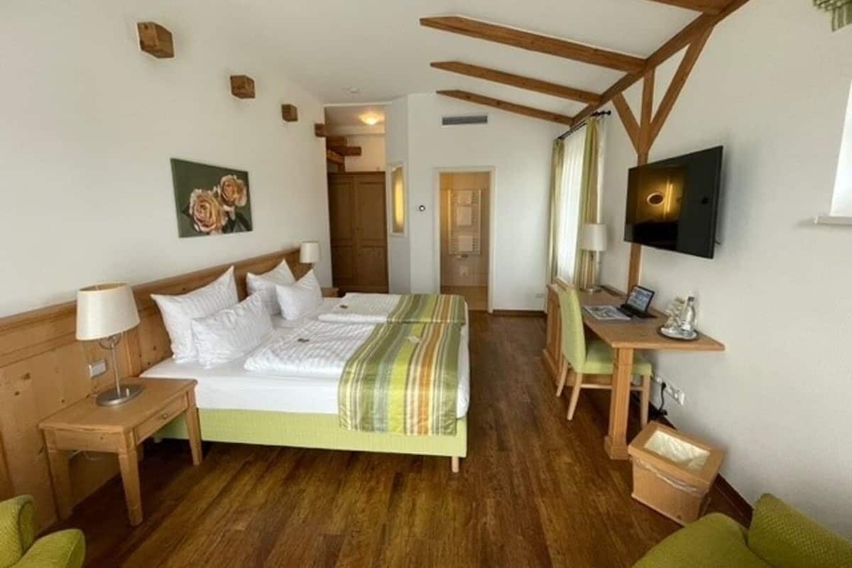 Chambre Double, balcon | Literie hypoallergénique, coffres-forts dans les chambres