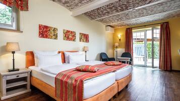 Double Room, Balcony | Hypo-allergenic bedding, in-room safe, individually decorated