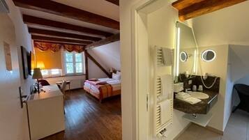 Double Room | Hypo-allergenic bedding, in-room safe, individually decorated