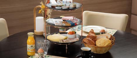 Daily buffet breakfast for a fee