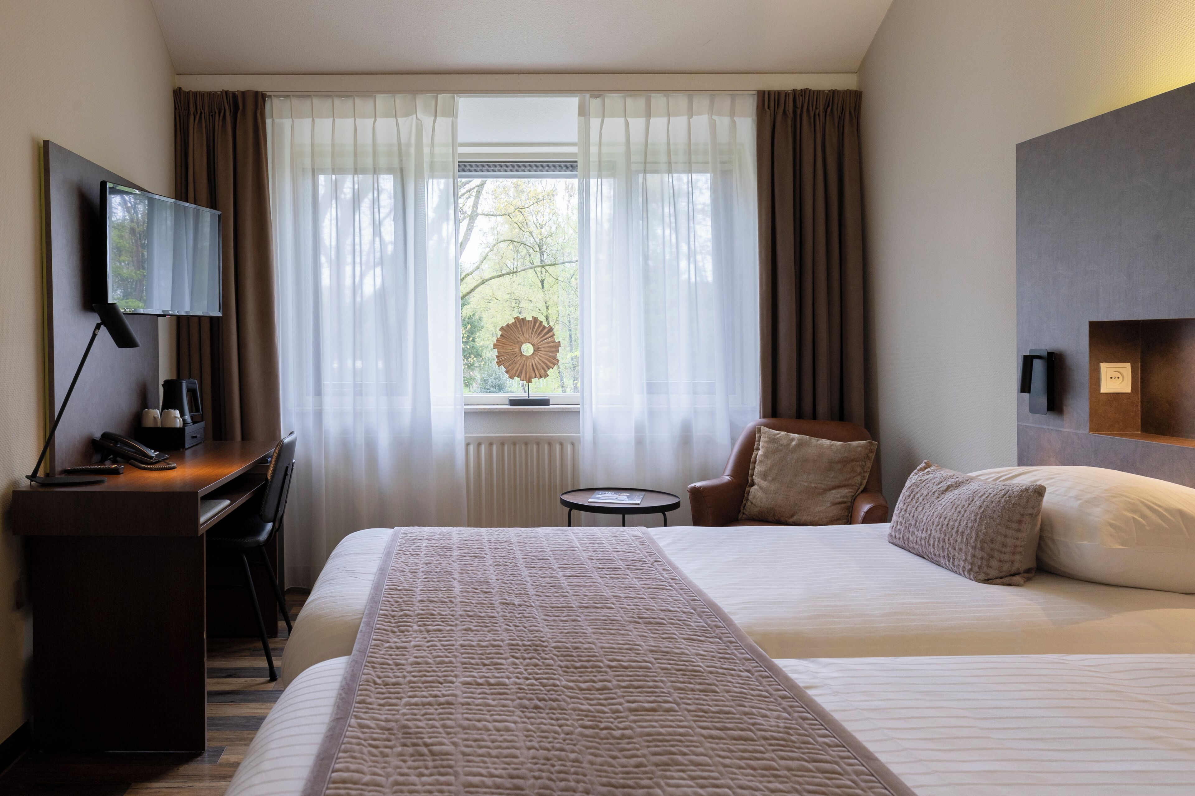 Comfort Twin kamer | Een kluis op de kamer, een bureau, babybedden, gratis wifi