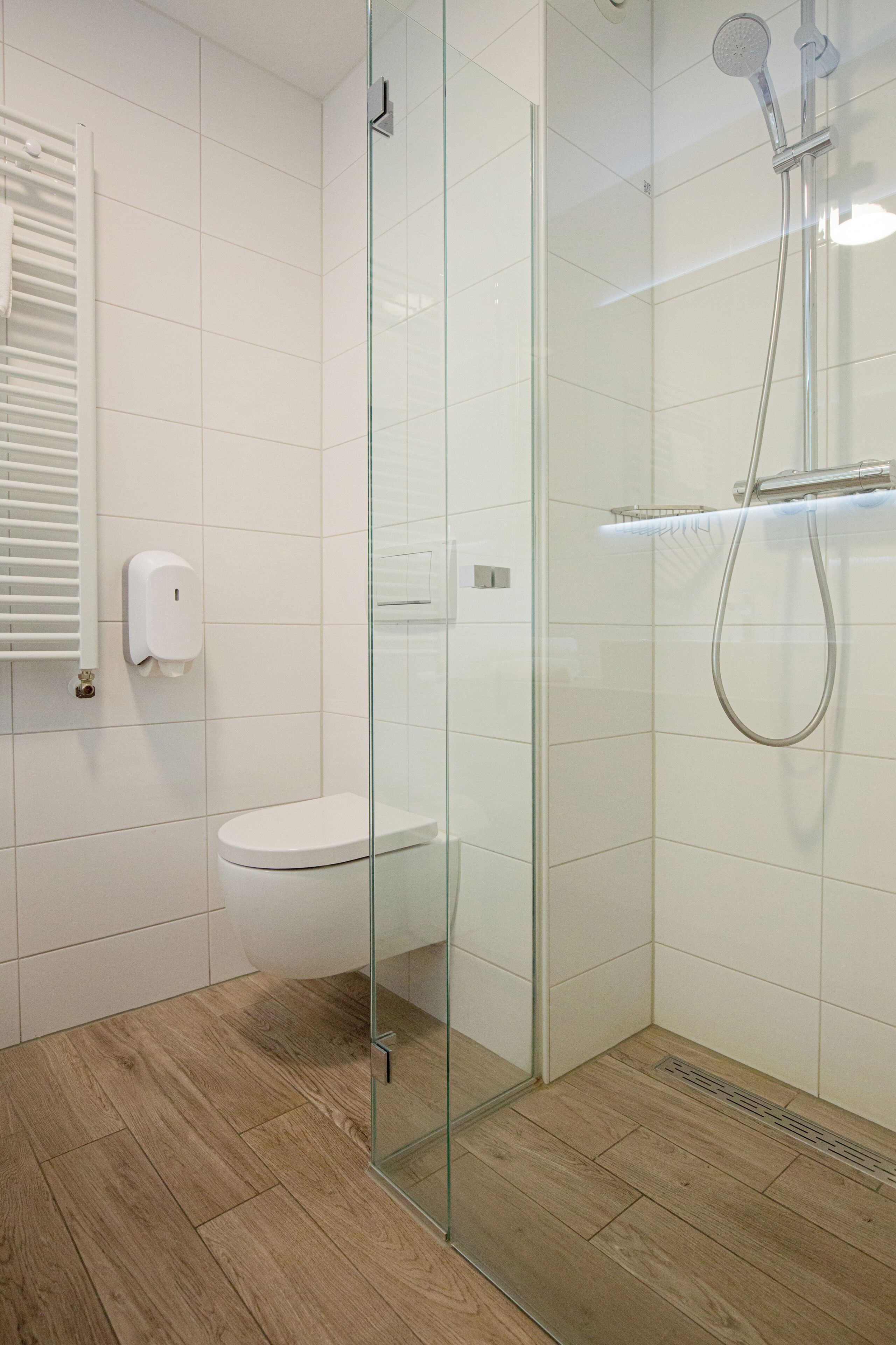 Comfort Twin Room | Bathroom | Shower, free toiletries, hair dryer, towels