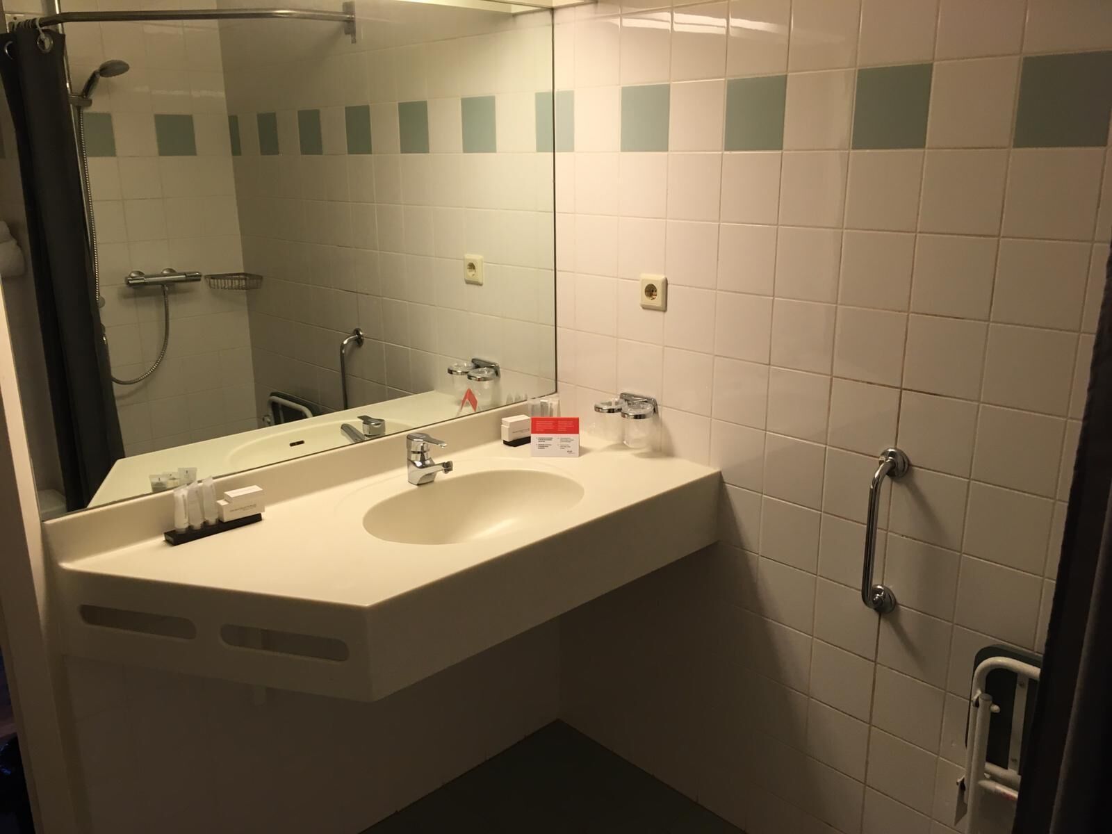 comfort double or twin room, accessible | bathroom | shower, free toiletries, hair dryer, towels