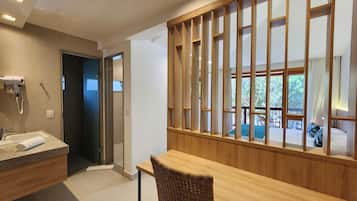 Minibar, caja de seguridad en la habitaciĂłn y cunas gratuitas