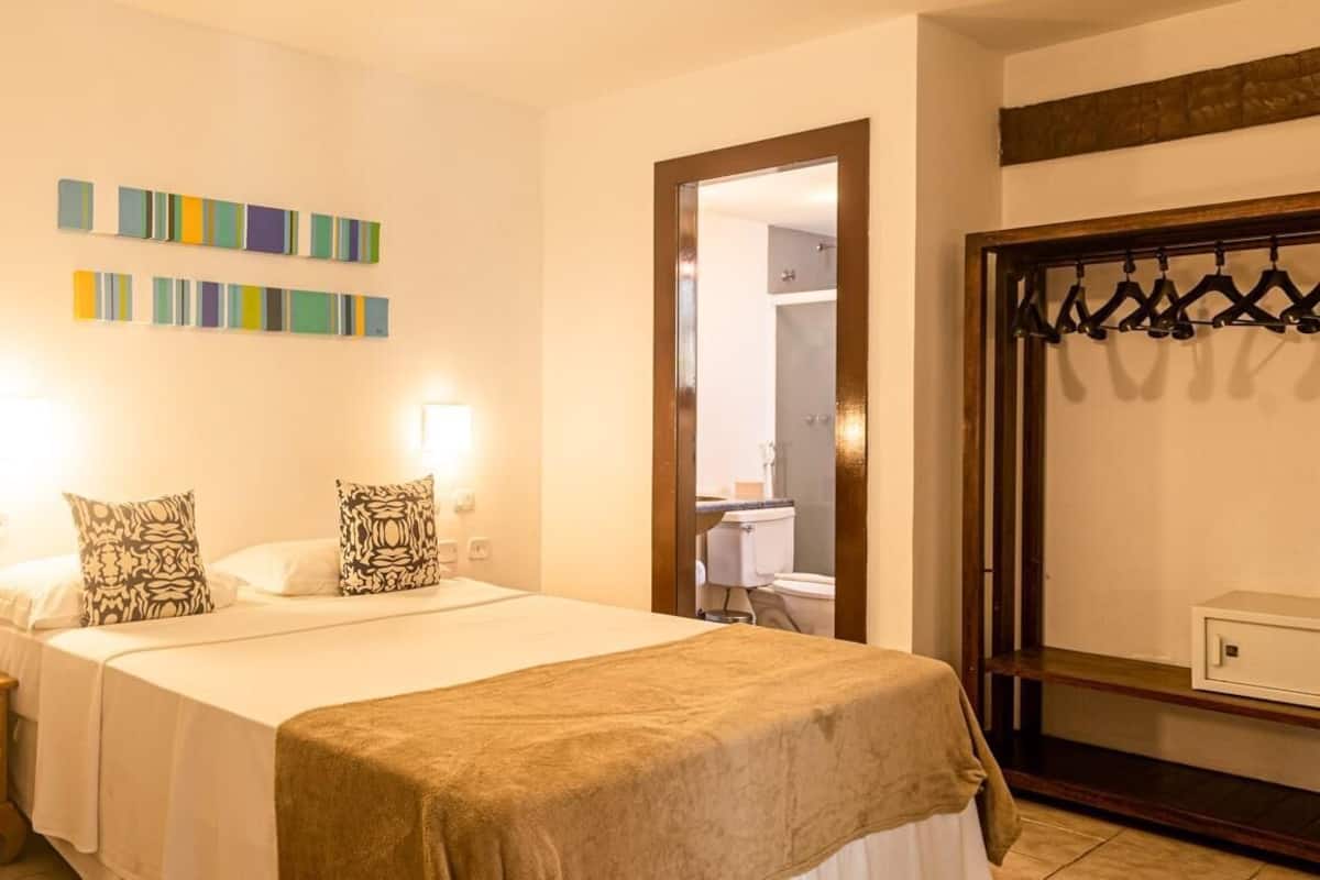 Minibar, in-room safe, WiFi (free)
