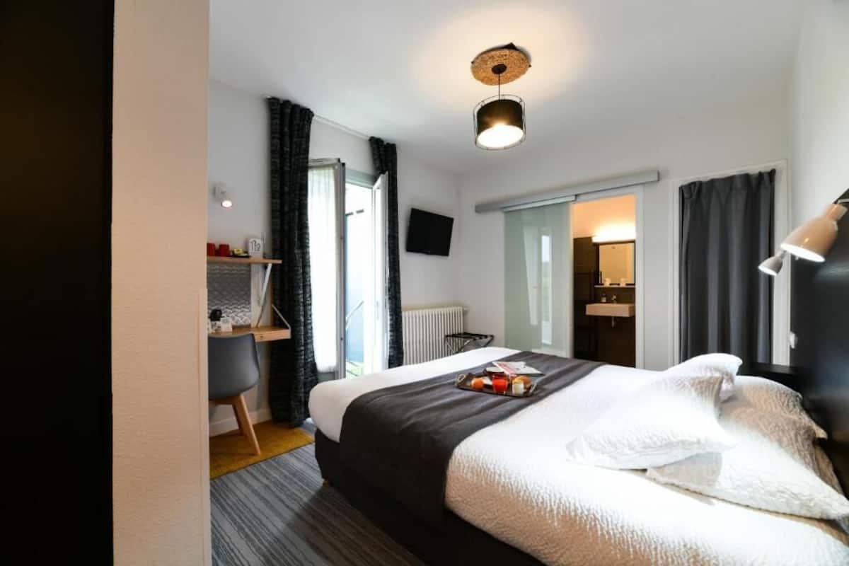 Minibar, in-room safe, desk, blackout curtains