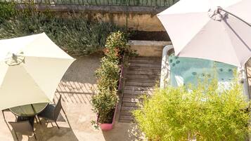 Bain à remous extérieur