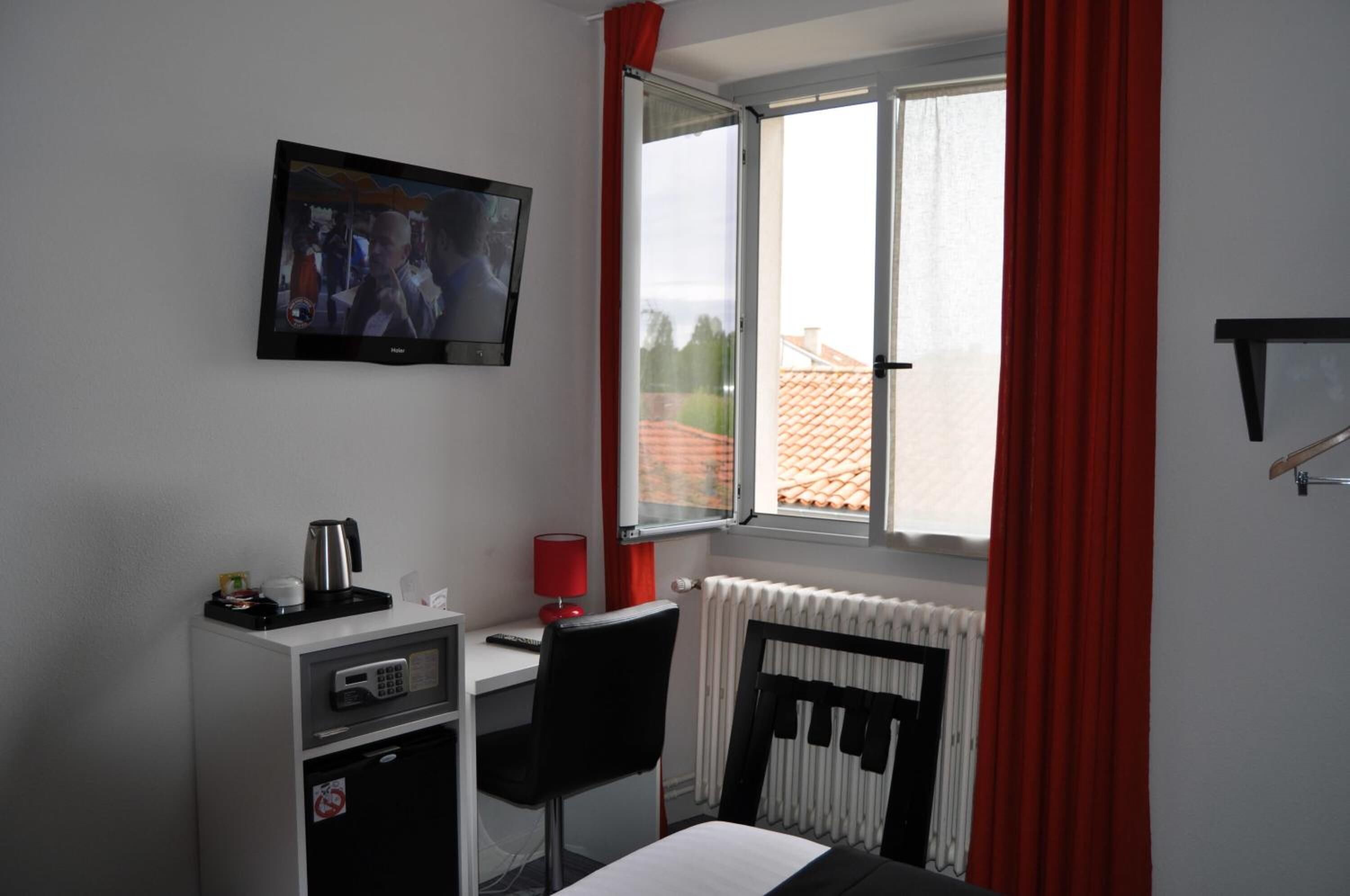 minibar, in-room safe, desk, blackout curtains