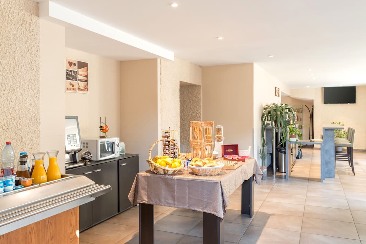 daily buffet breakfast (eur 7.50 per person)