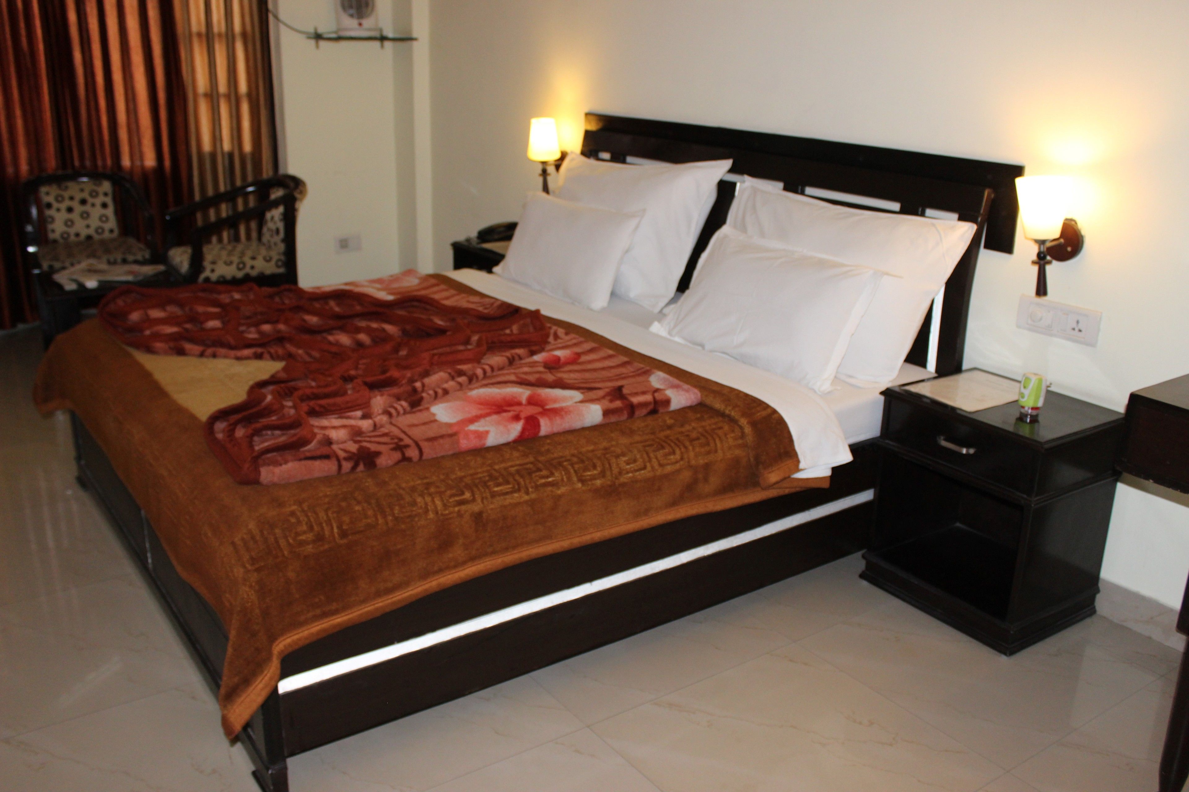 luxury queen room | egyptian cotton sheets, premium bedding, pillow-top beds, minibar