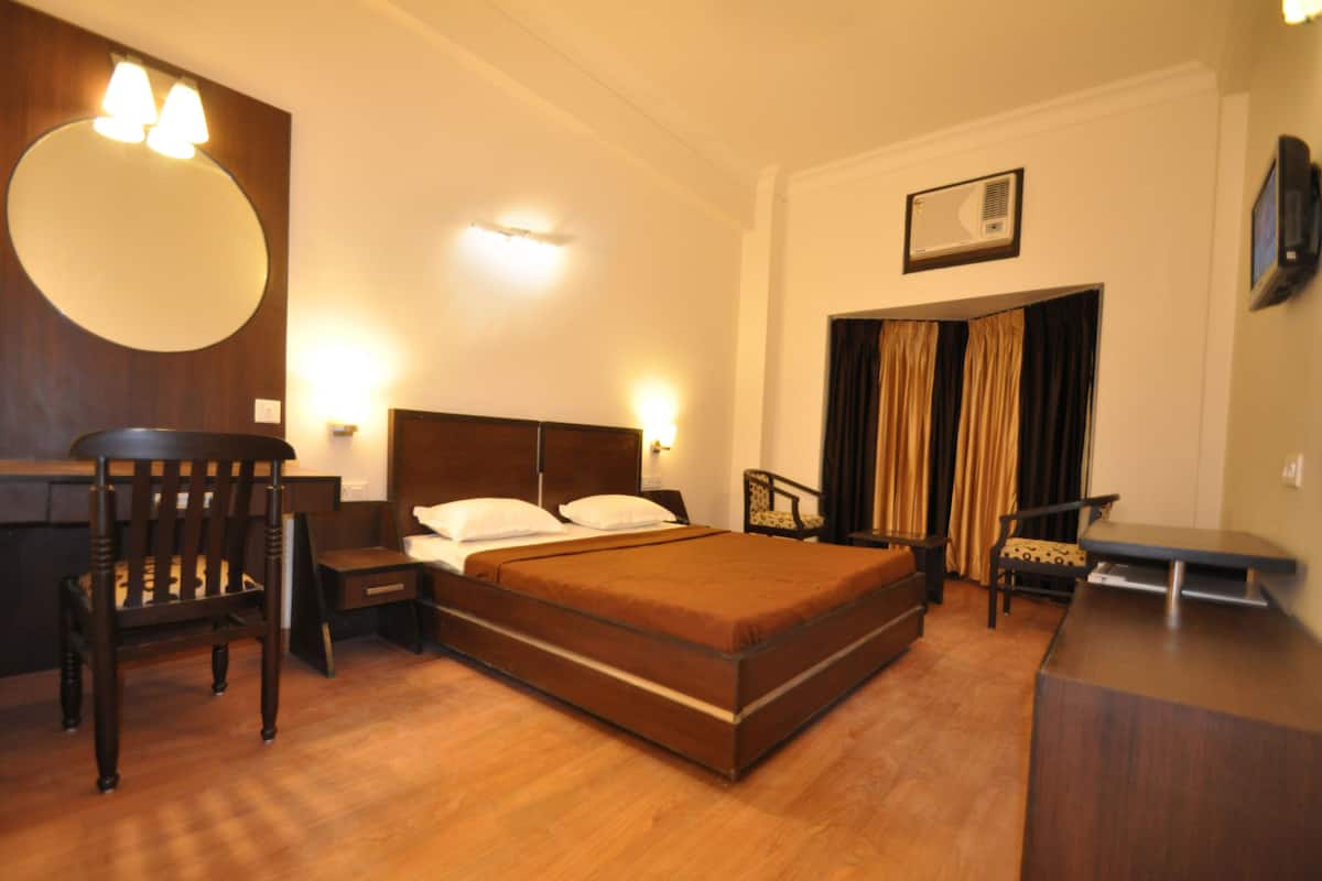 egyptian cotton sheets, premium bedding, pillow-top beds, minibar