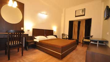 1 bedroom, Egyptian cotton sheets, premium bedding, pillowtop beds