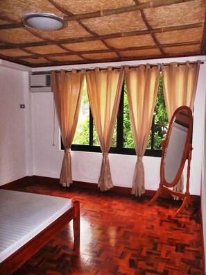 Individually decorated, individually furnished, soundproofing, free WiFi