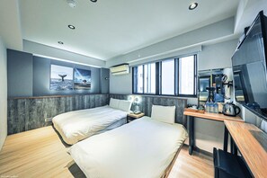 Economy Quadruple Room | Down duvets, individually decorated, desk, laptop workspace