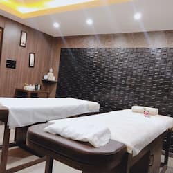 Couples treatment room(s), steam room, body treatments, aromatherapy