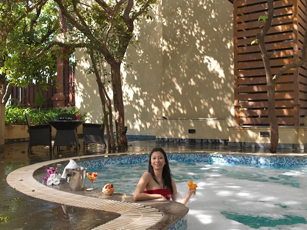 Außenpool, Liegestühle