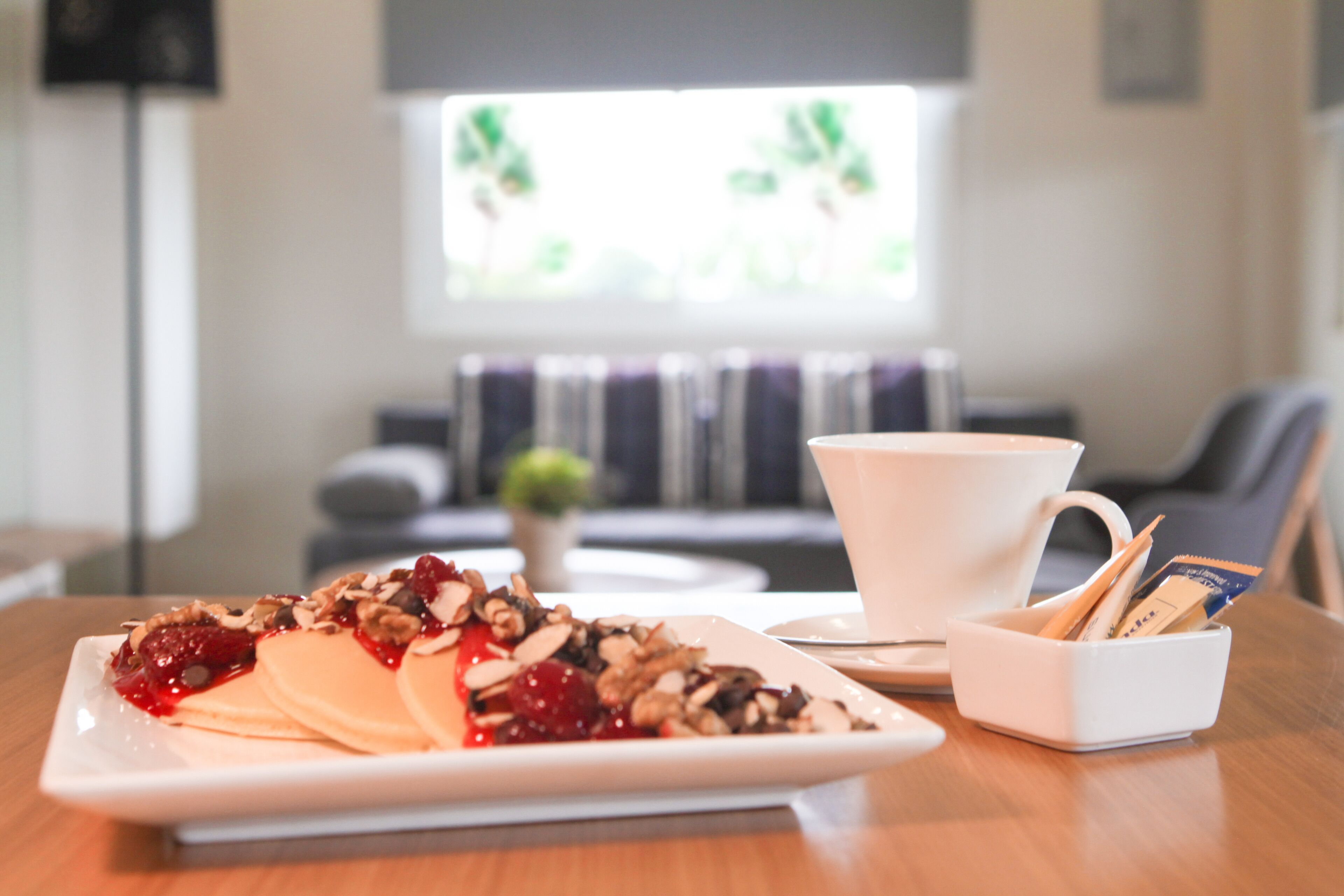 daily cooked-to-order breakfast for a fee