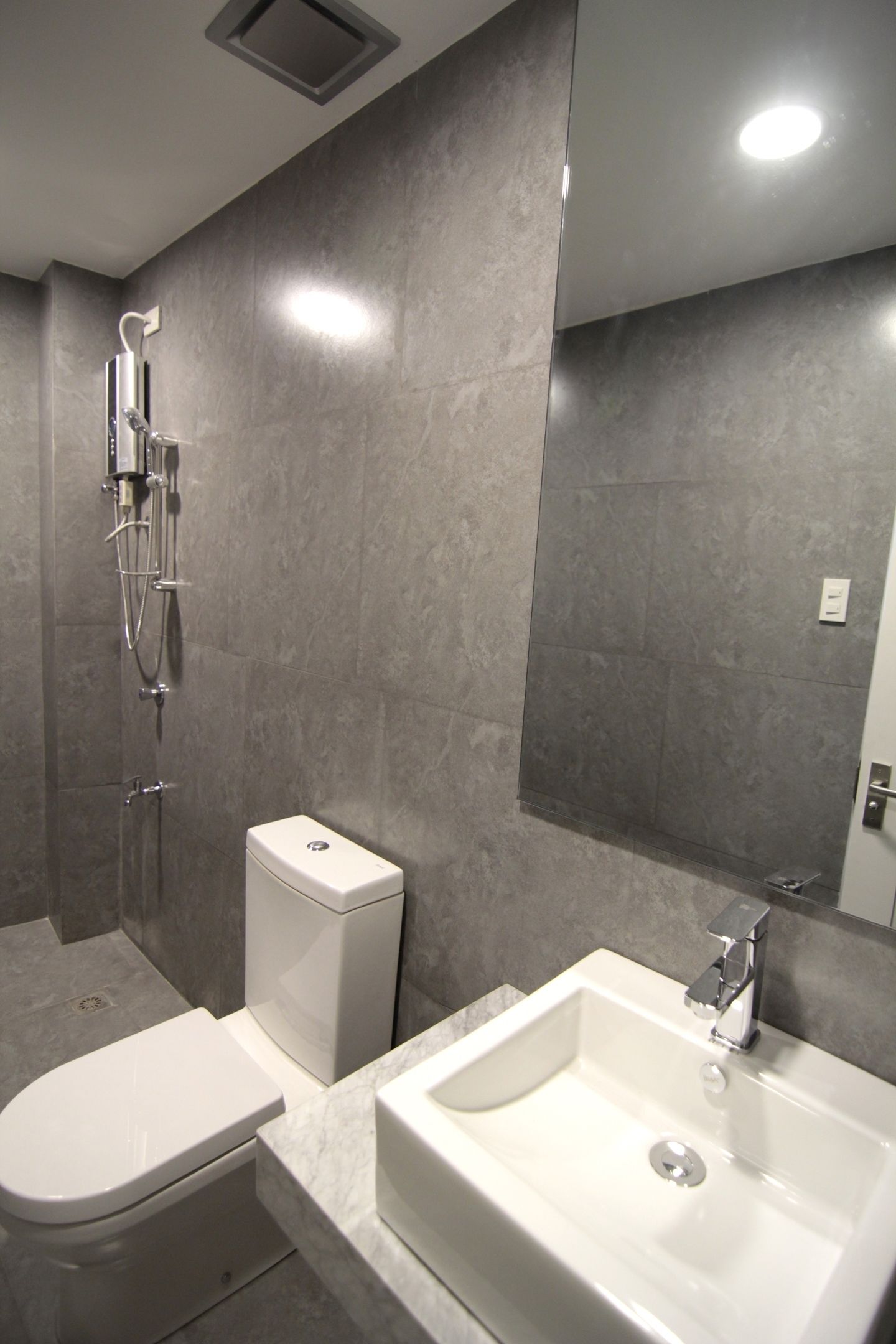 suite | bathroom | shower, free toiletries, hair dryer, slippers