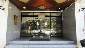 A building entrance with a 'Welcome' sign, glass doors, and a tiled floor. - Jubilee Hotel (Bandar Seri Begawan)