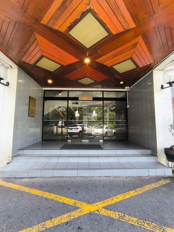 A building entrance with a 'Welcome' sign, glass doors, and a tiled floor. - Jubilee Hotel (Bandar Seri Begawan)