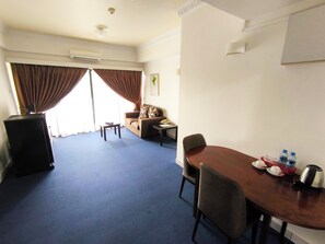 Junior Suite | Living area