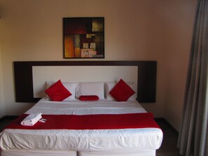 King Room | 1 bedroom, in-room safe, desk, free WiFi - Silver Oak Luxury Accommodation (Sandton)