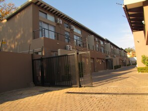 Exterior - Silver Oak Luxury Accommodation (Sandton)