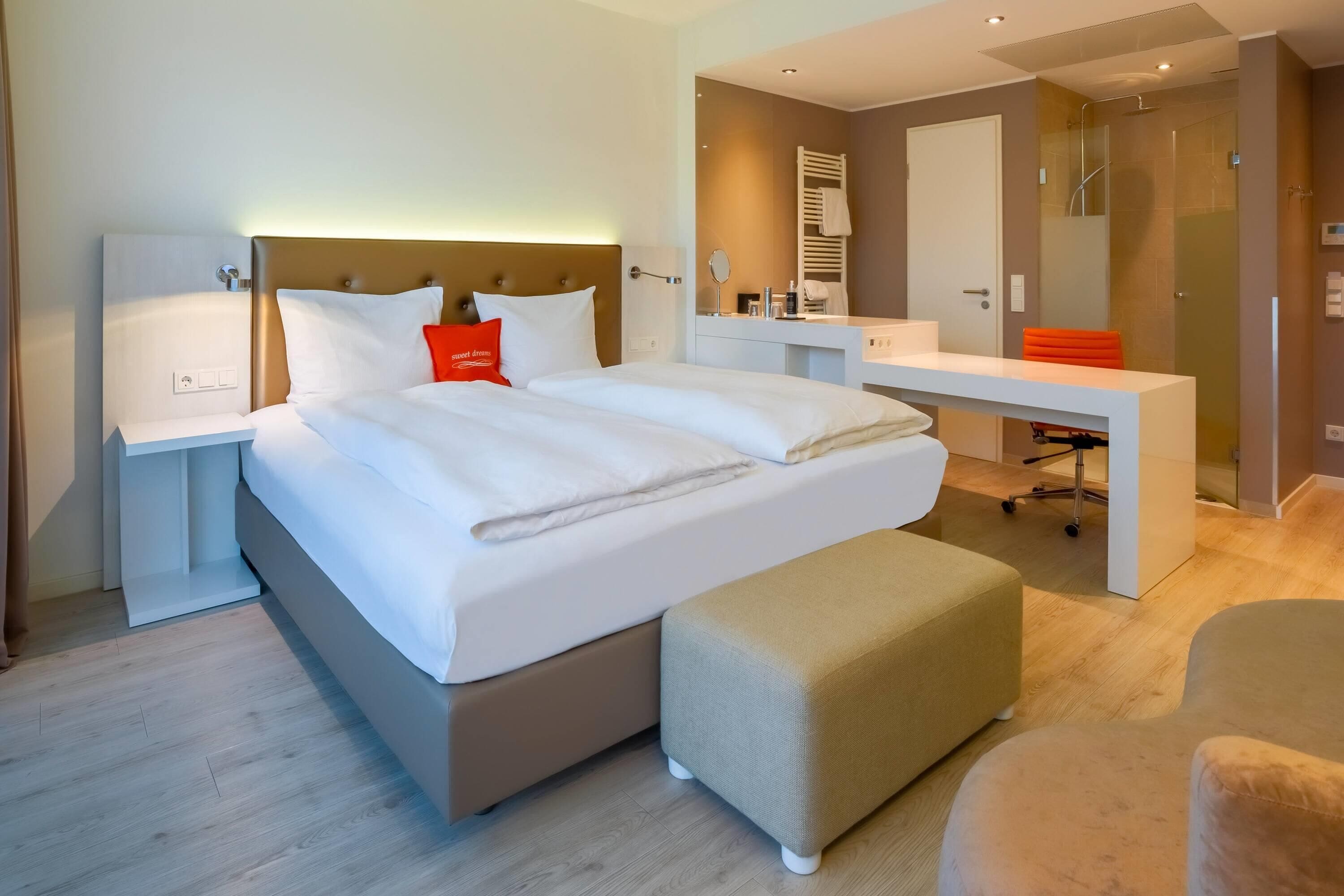 Standard Double Room, 1 Double Bed | Minibar, in-room safe, desk, laptop workspace