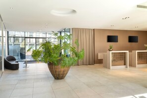 Lobby - elaya hotel kleve, Trademark Collection by Wyndham (Kleve)