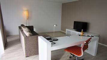 Suite, 1 Double Bed | Minibar, in-room safe, desk, laptop workspace