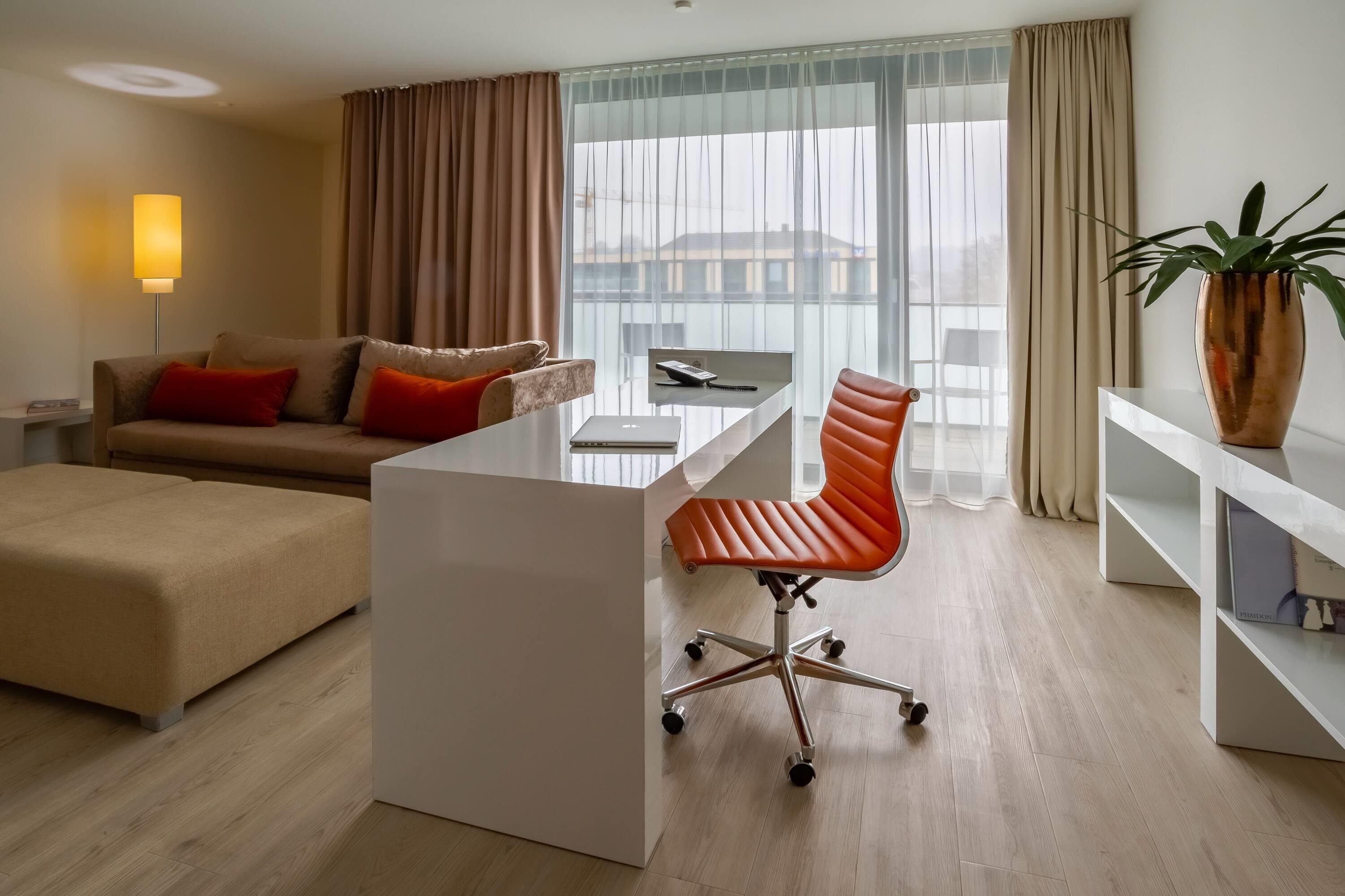 Suite, 1 cama matrimonial | Minibar, caja de seguridad en la habitación y escritorio 