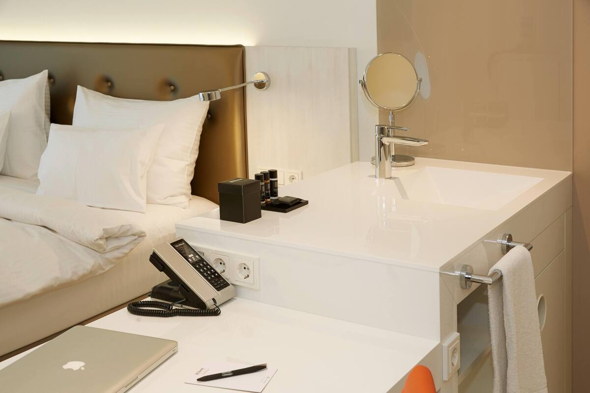 Standard Single Room, 1 Twin Bed | Minibar, in-room safe, desk, laptop workspace