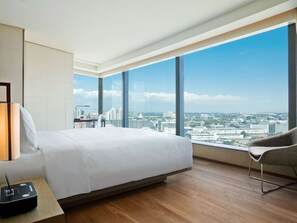 Minibar, in-room safe, desk, laptop workspace - EAST Beijing (Beijing)