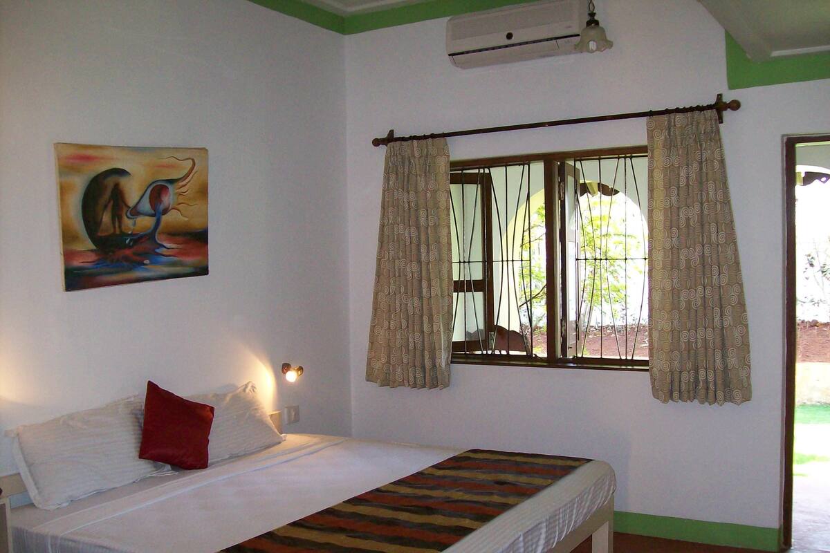 Traditional Double or Twin Room, 1 Double or 2 Twin Beds | Minibar, desk, blackout drapes, iron/ironing board
