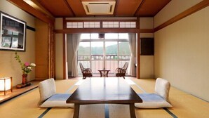 트래디셔널룸, 흡연, 전용 욕실 (Japanese-Style) | 거실 공간