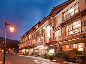 Front of property – evening/night - Hanaya Bekkan (Misasa)