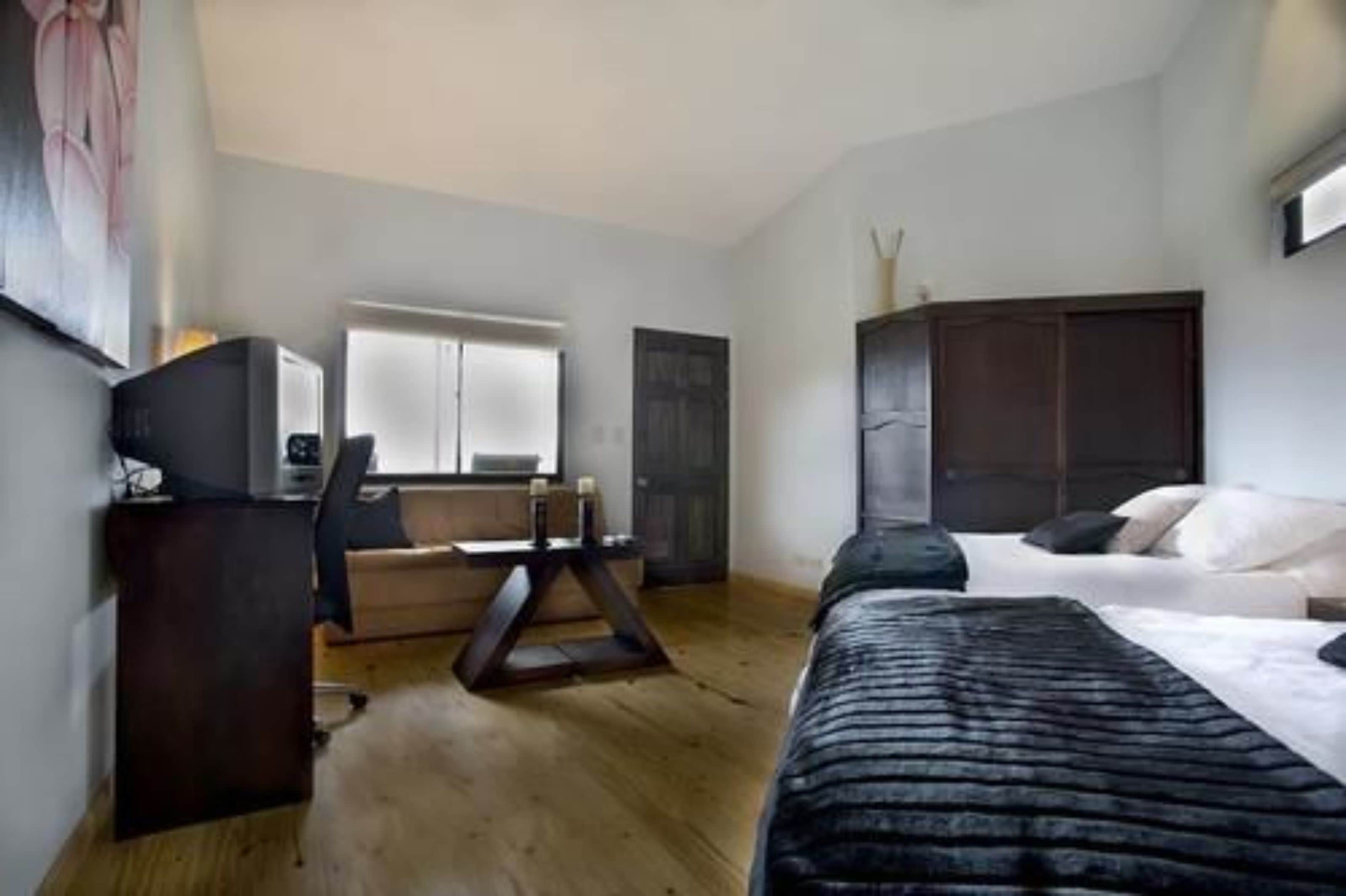 minibar, in-room safe, individually decorated, individually furnished