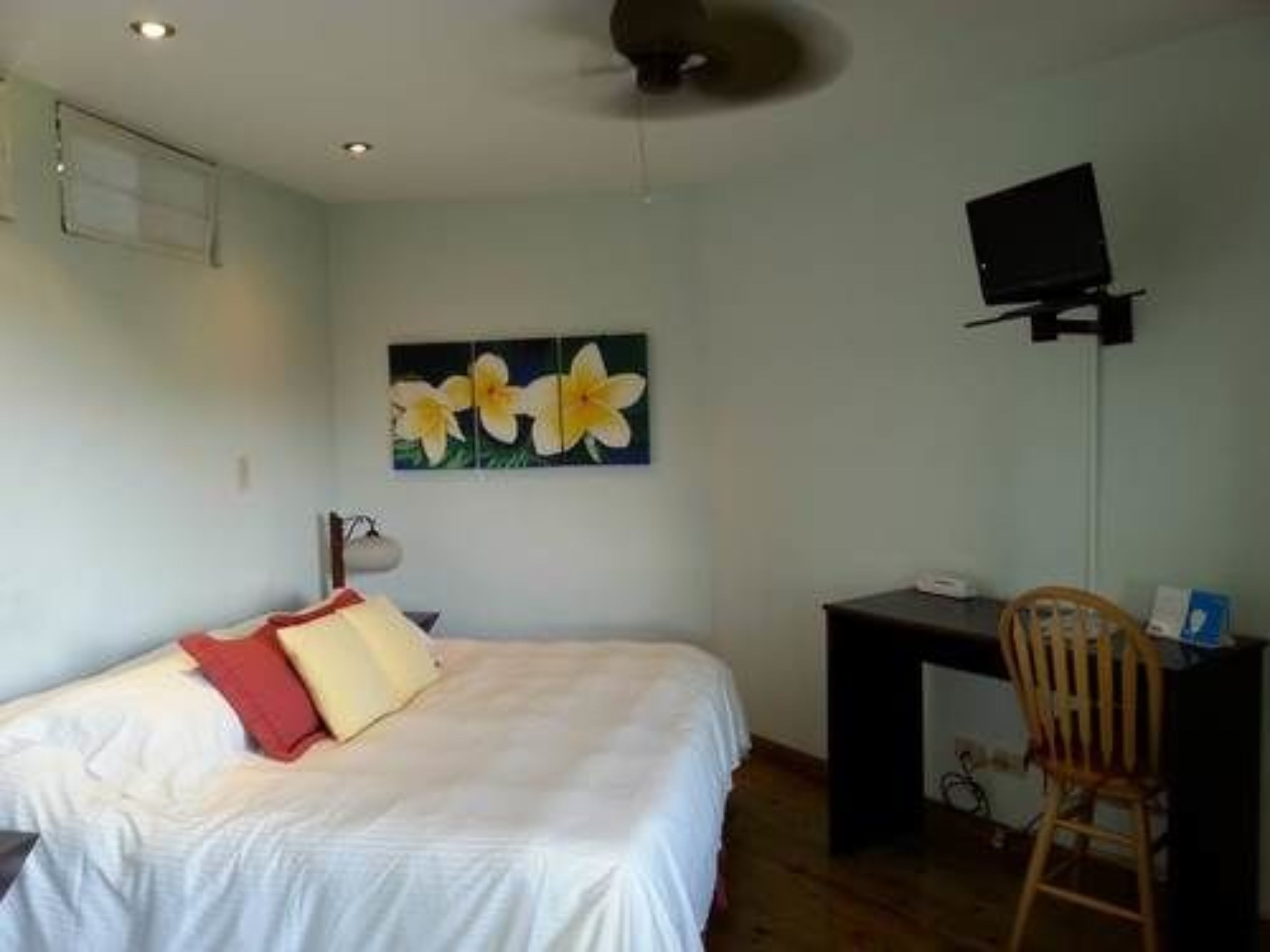 minibar, in-room safe, individually decorated, individually furnished