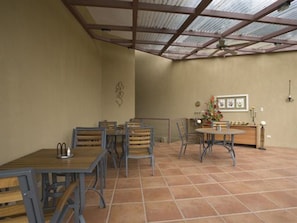 Free daily cooked-to-order breakfast - Out of Bounds Hotel (San Rafael)